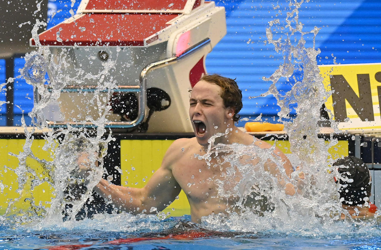 世界水泳2023福岡大会第10日　男子400メートル自由型で優勝し、雄たけびを上げるサミュエル・ショート（撮影・岩下翔太）