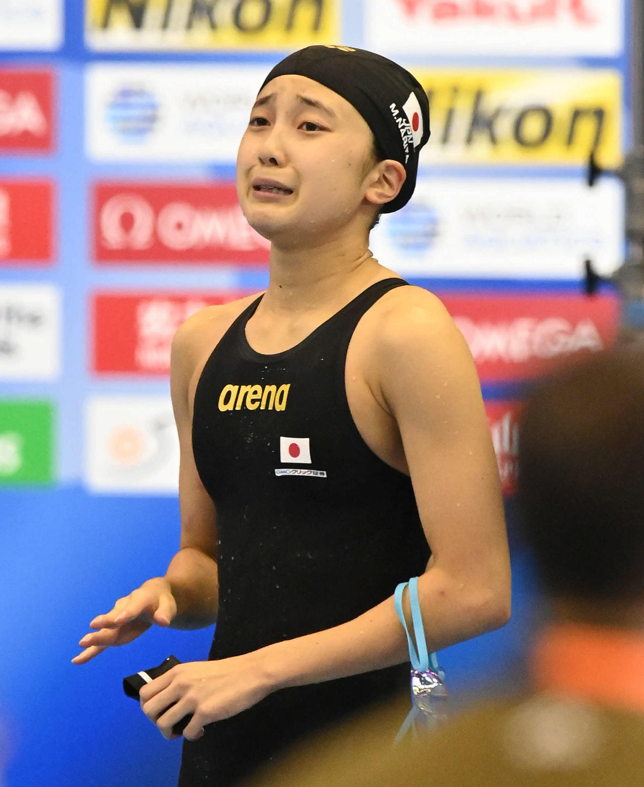 世界水泳2023福岡大会第10日　女子200メートル個人メドレー準決勝で敗退し、涙する成田実生（撮影・岩下翔太）