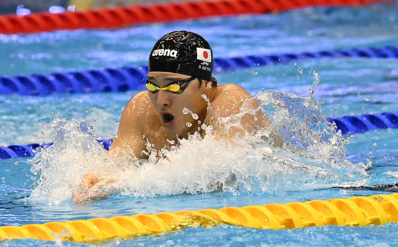 世界水泳2023福岡大会第10日　男子400メートル個人メドレー決勝、平泳ぎで泳ぐ瀬戸大也（撮影・岩下翔太）