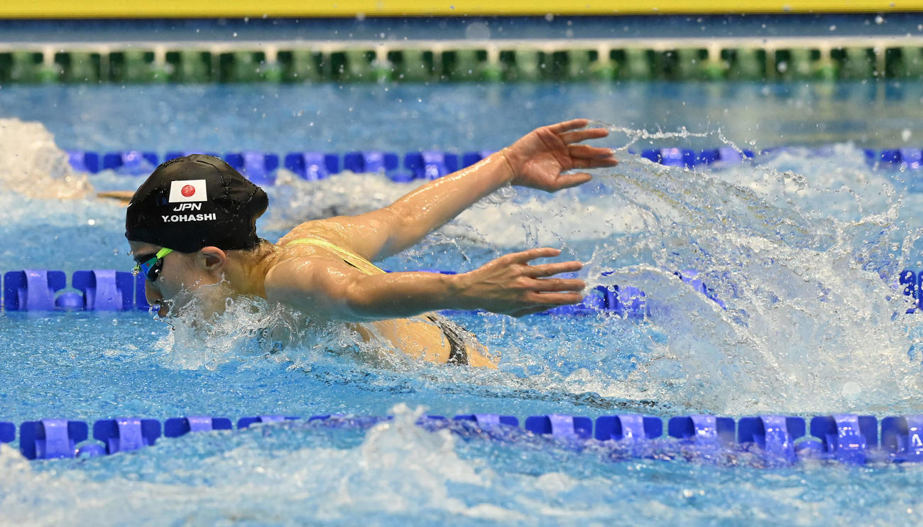 世界水泳2023福岡大会第10日　女子200メートル個人メドレー準決勝、バタフライで泳ぐ大橋悠依（撮影・岩下翔太）