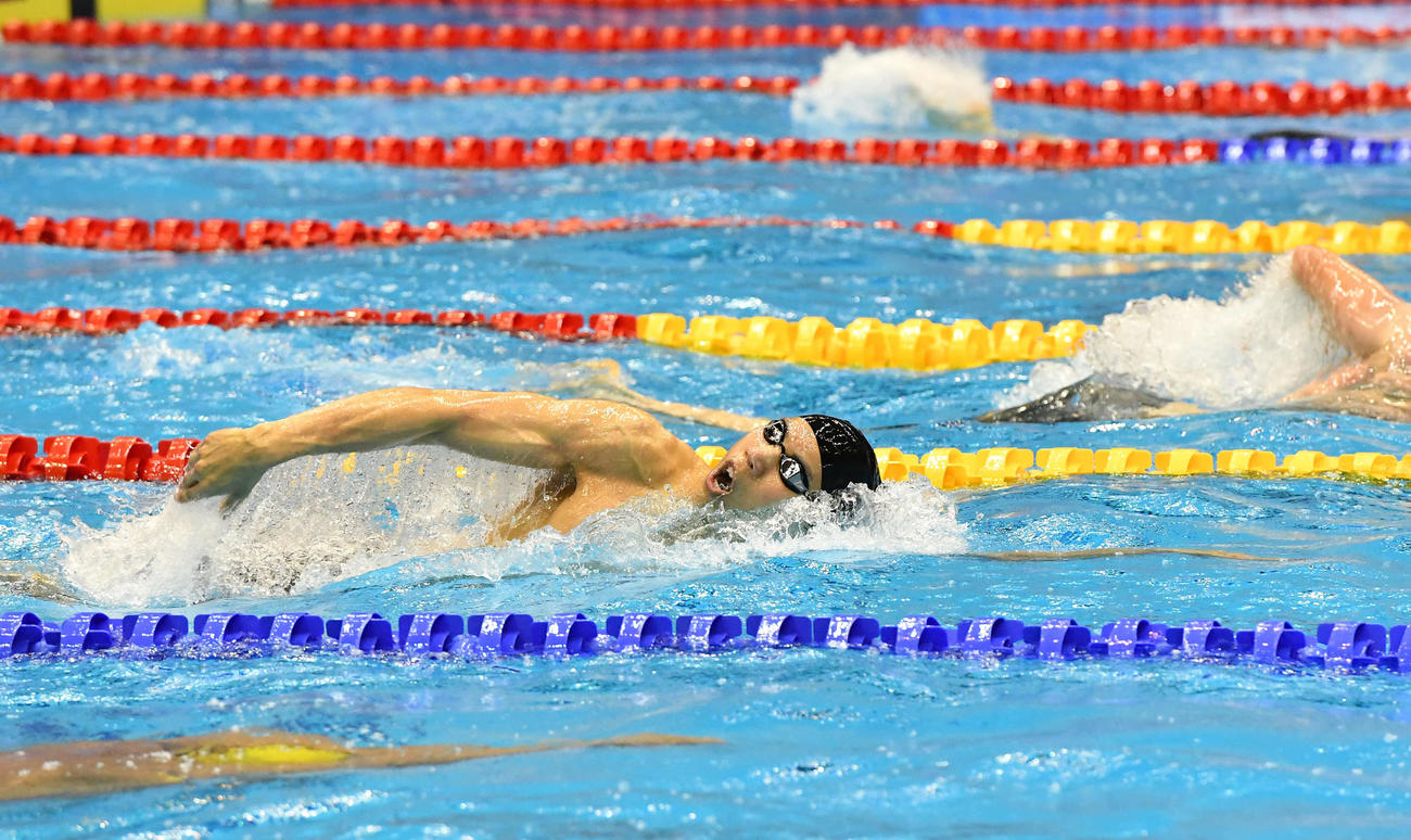 世界水泳2023福岡大会第11日　男子200メートル自由形準決勝で力泳する松元克央（撮影・岩下翔太）