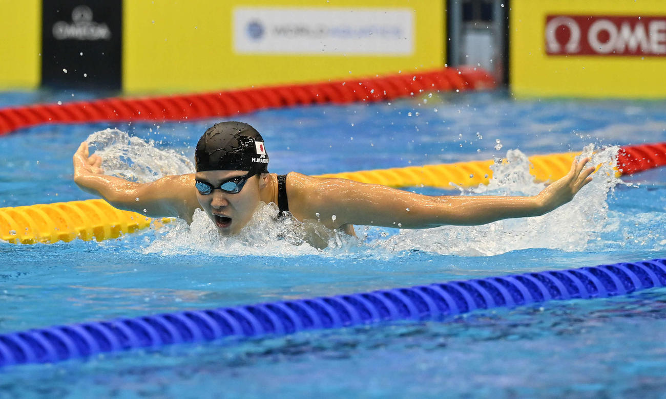 女子200メートルバタフライ準決勝で力泳する牧野紘子（撮影・岩下翔太）