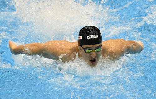 世界水泳2023福岡大会第13日　男子200メートル個人メドレー予選、バタフライで力泳する瀬戸大也（撮影・岩下翔太）