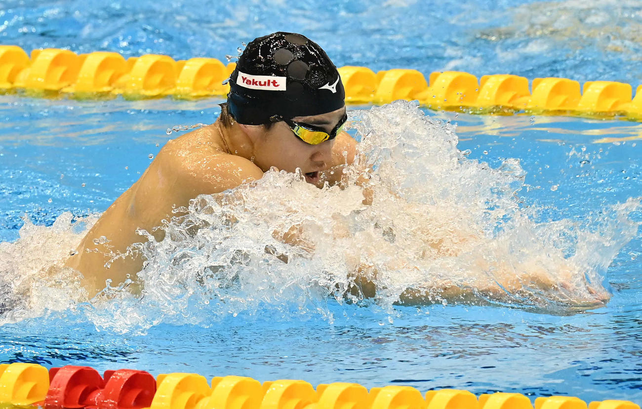世界水泳2023福岡大会第14日　男子200メートル平泳ぎ予選で力泳する佐藤翔馬（撮影・岩下翔太）