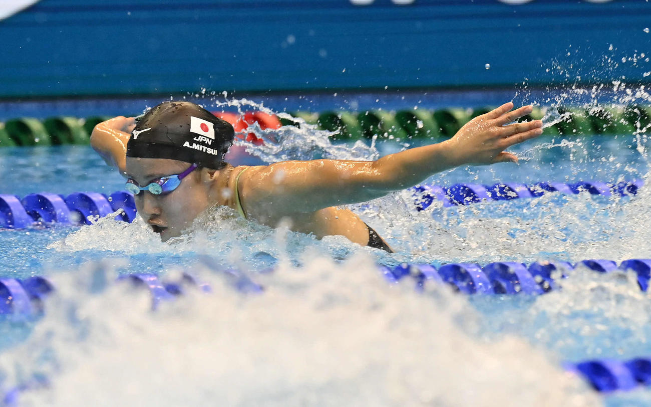 世界水泳2023福岡大会第14日　女子200メートルバタフライ決勝で力泳する三井愛梨（撮影・岩下翔太）