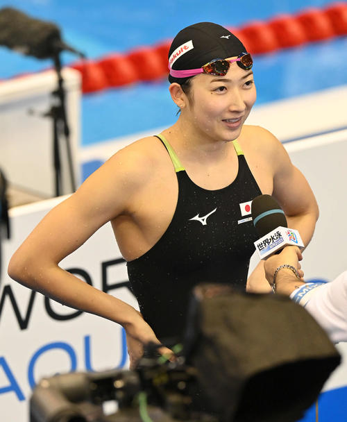 世界水泳2023福岡大会第14日　女子100メートル自由形予選、競技を終えてインタビューを受ける池江璃花子（撮影・岩下翔太）