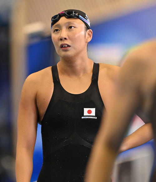 世界水泳2023福岡大会第15日　女子50メートルバタフライ準決勝、競技を終えて厳しい表情で引き揚げる相馬あい（撮影・岩下翔太）