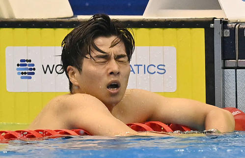 世界水泳2023福岡大会第15日　男子200メートル背泳ぎ決勝、8位となった柳川大樹は悔しそうな表情を見せる（撮影・岩下翔太）
