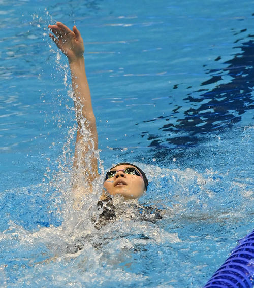 世界水泳2023福岡大会第15日　女子200メートル背泳ぎ予選で力泳する弘中花音（撮影・岩下翔太）