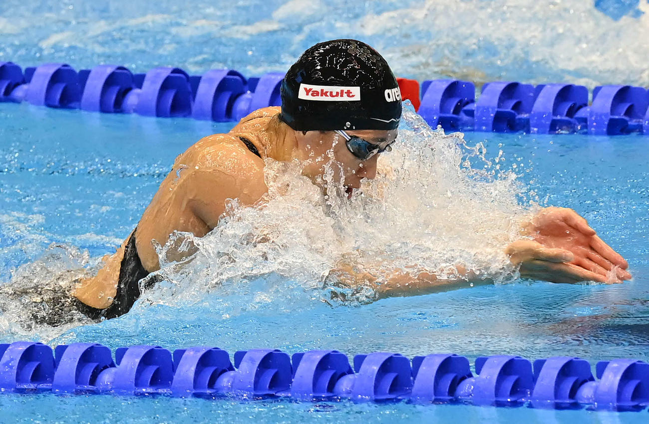 世界水泳2023福岡大会第16日　女子50メートル平泳ぎ予選で力泳する鈴木聡美（撮影・岩下翔太）