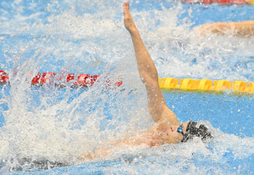 世界水泳2023福岡大会第16日　男子50メートル背泳ぎ予選で力泳する入江陵介（撮影・岩下翔太）