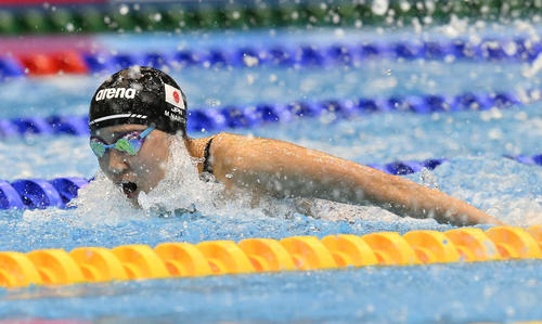 世界水泳2023福岡大会第17日　女子400メートル個人メドレー決勝で力泳する成田実生（撮影・岩下翔太）