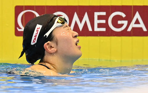 世界水泳2023福岡大会第17日　女子400メートル個人メドレー予選、競技を終えた谷川亜華葉は厳しい表情を見せる（撮影・岩下翔太）