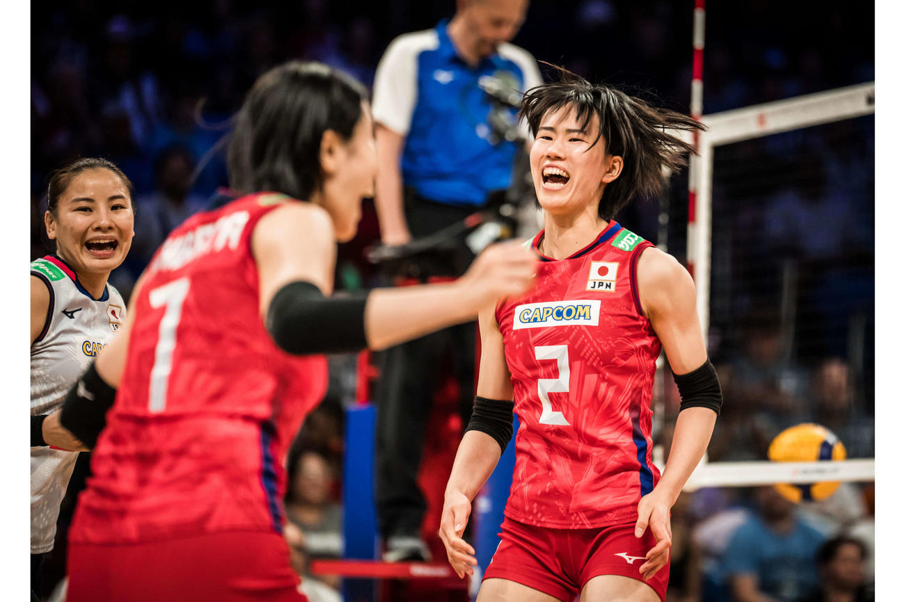 得点し、喜ぶ林（右）（C）FIVB