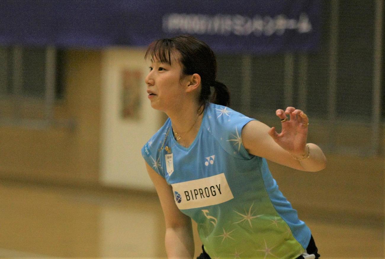 公開練習で汗を流すバドミントン女子の東野（撮影・藤塚大輔）