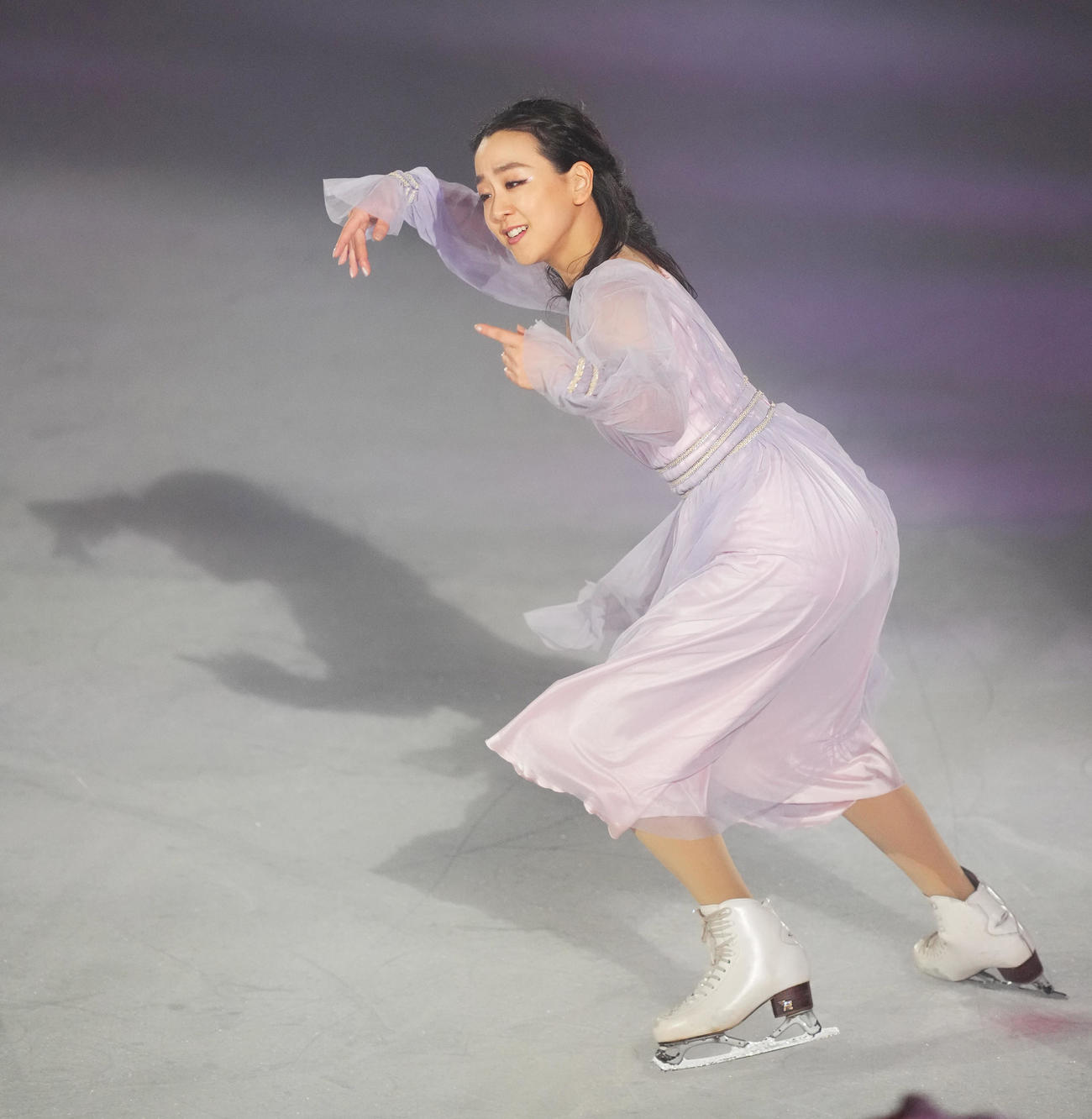 アイスショー「BEYOND The Final」で演技をする浅田真央さん（撮影・菅敏）