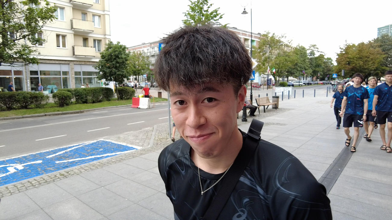グダニスクを散歩する富田（C）JVA