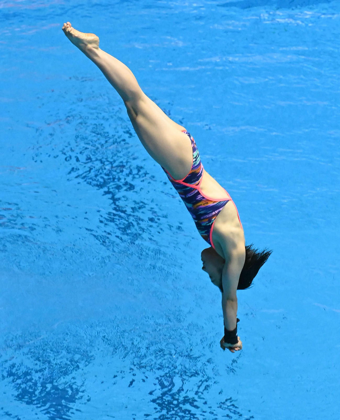 世界水泳2023福岡大会第5日　女子高飛び込み準決勝、2本目の演技を行う荒井祭里（撮影・岩下翔太）