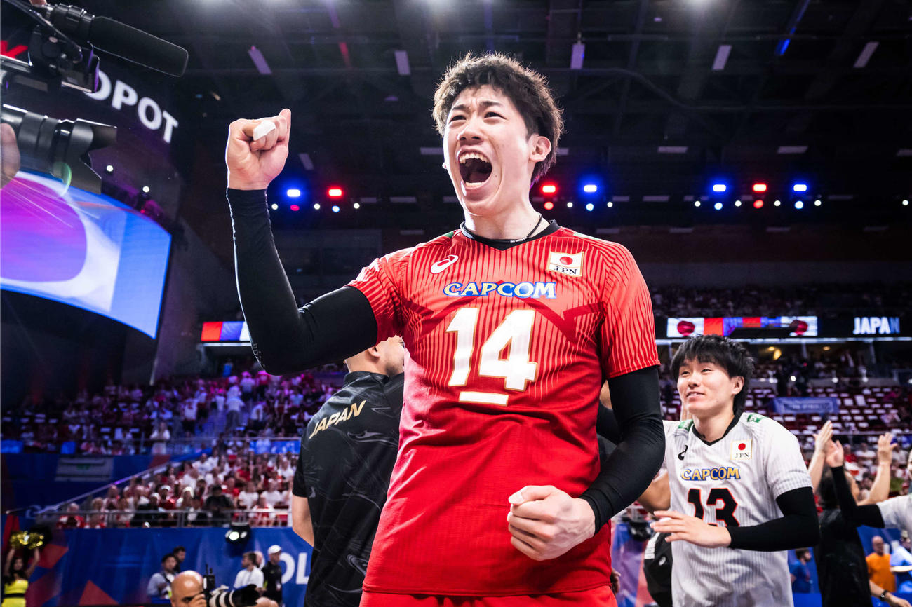 スロベニア戦で雄たけびをあげる石川（C）FIVB