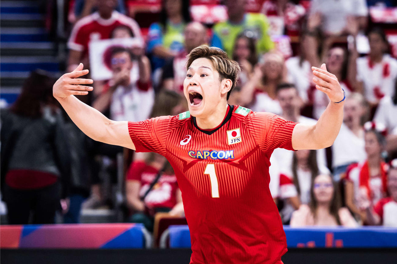 スロベニア戦で雄たけびを上げる西田（C）FIVB