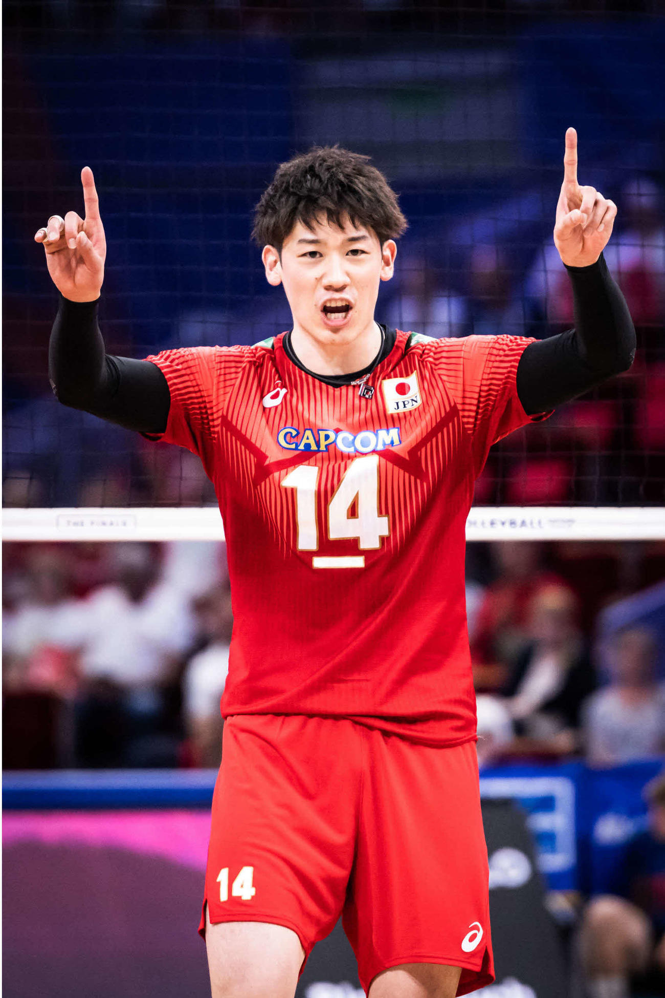 スロベニア戦でメンバーを鼓舞する石川（C）FIVB