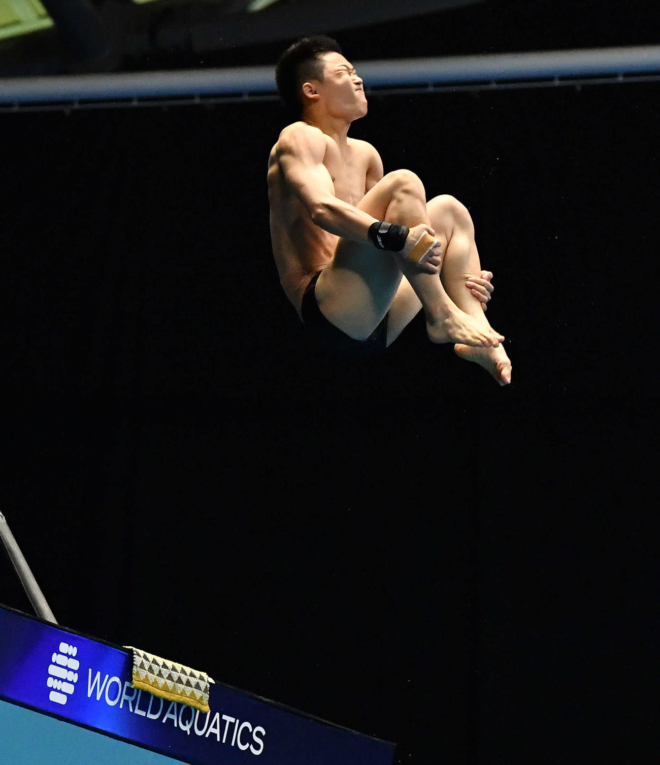 世界水泳2023福岡大会第8日　男子高飛び込み予選、3本目の演技を行う玉井陸斗（撮影・岩下翔太）