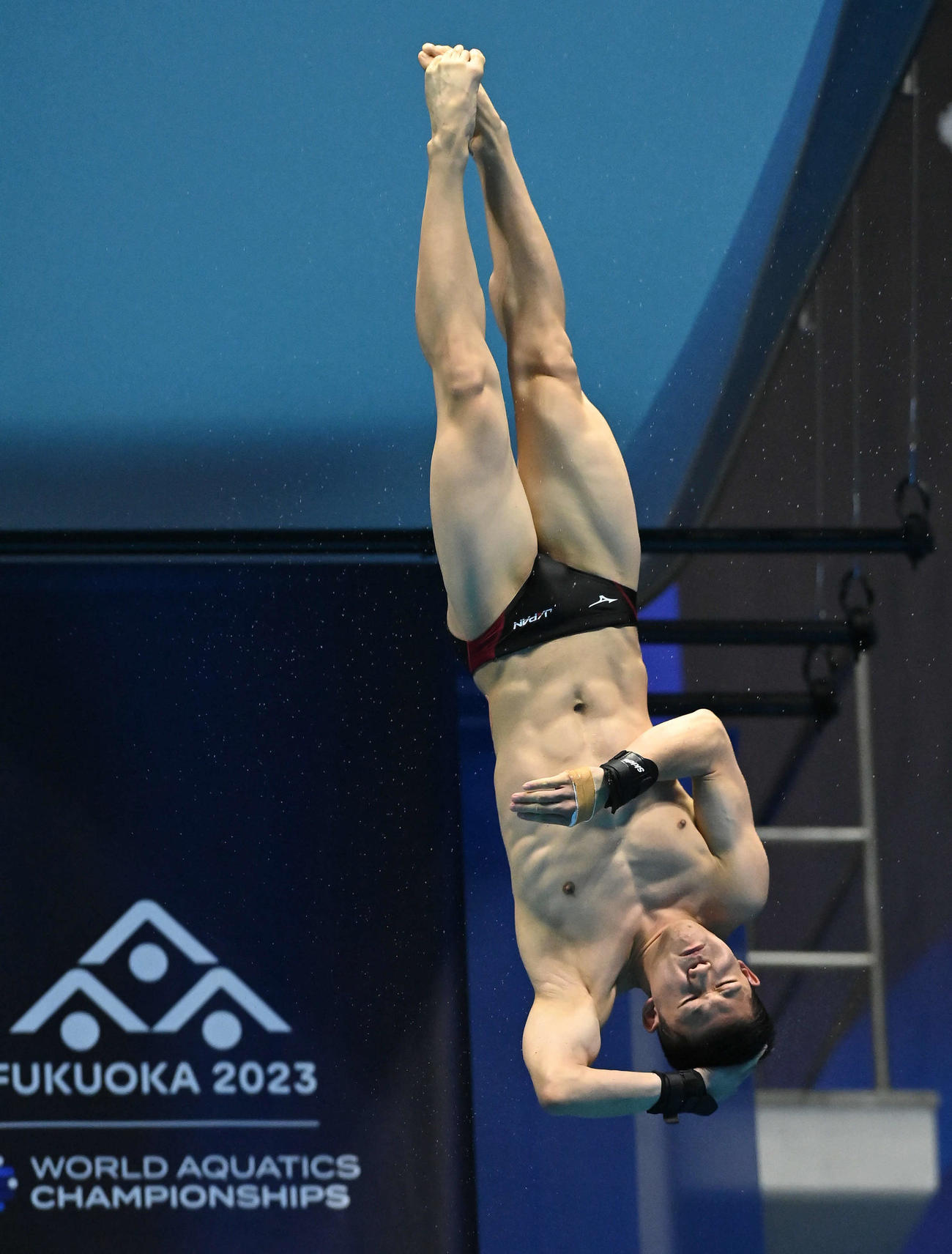 世界水泳2023福岡大会第8日　男子高飛び込み予選、4本目の演技を行う玉井陸斗（撮影・岩下翔太）