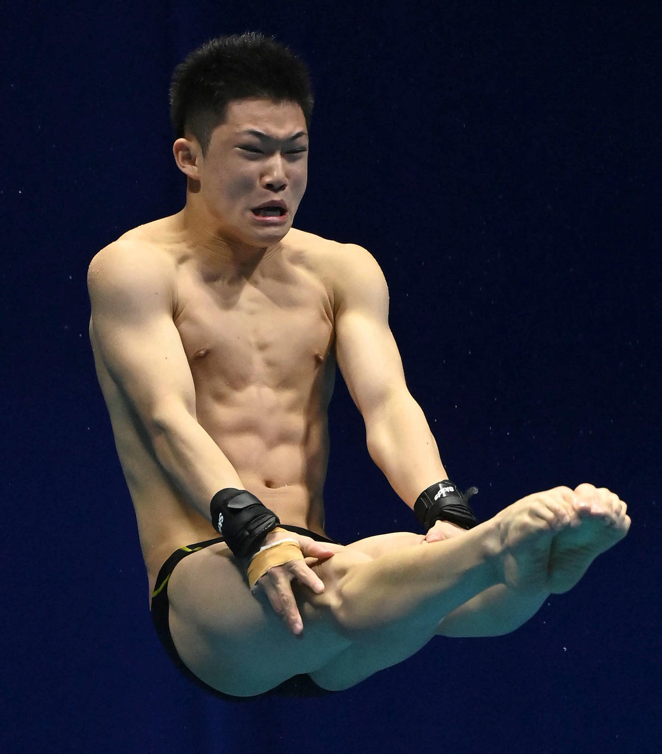 世界水泳2023福岡大会第8日　男子高飛び込み準決勝、5本目の演技を行う玉井陸斗（撮影・岩下翔太）