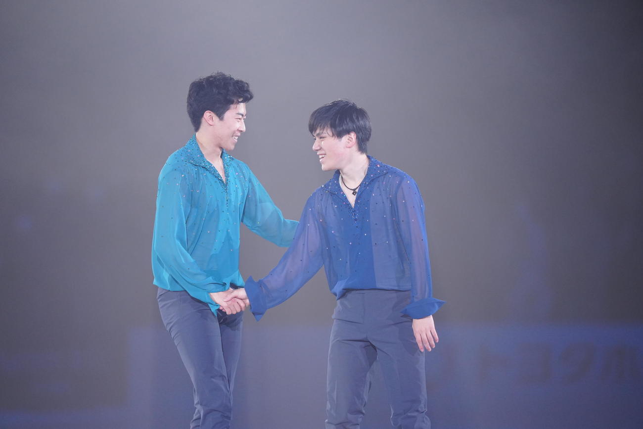 アイスショー「THE ICE」愛知公演でコラボした宇野昌磨（右）とネーサン・チェン(C)THE ICE 2023