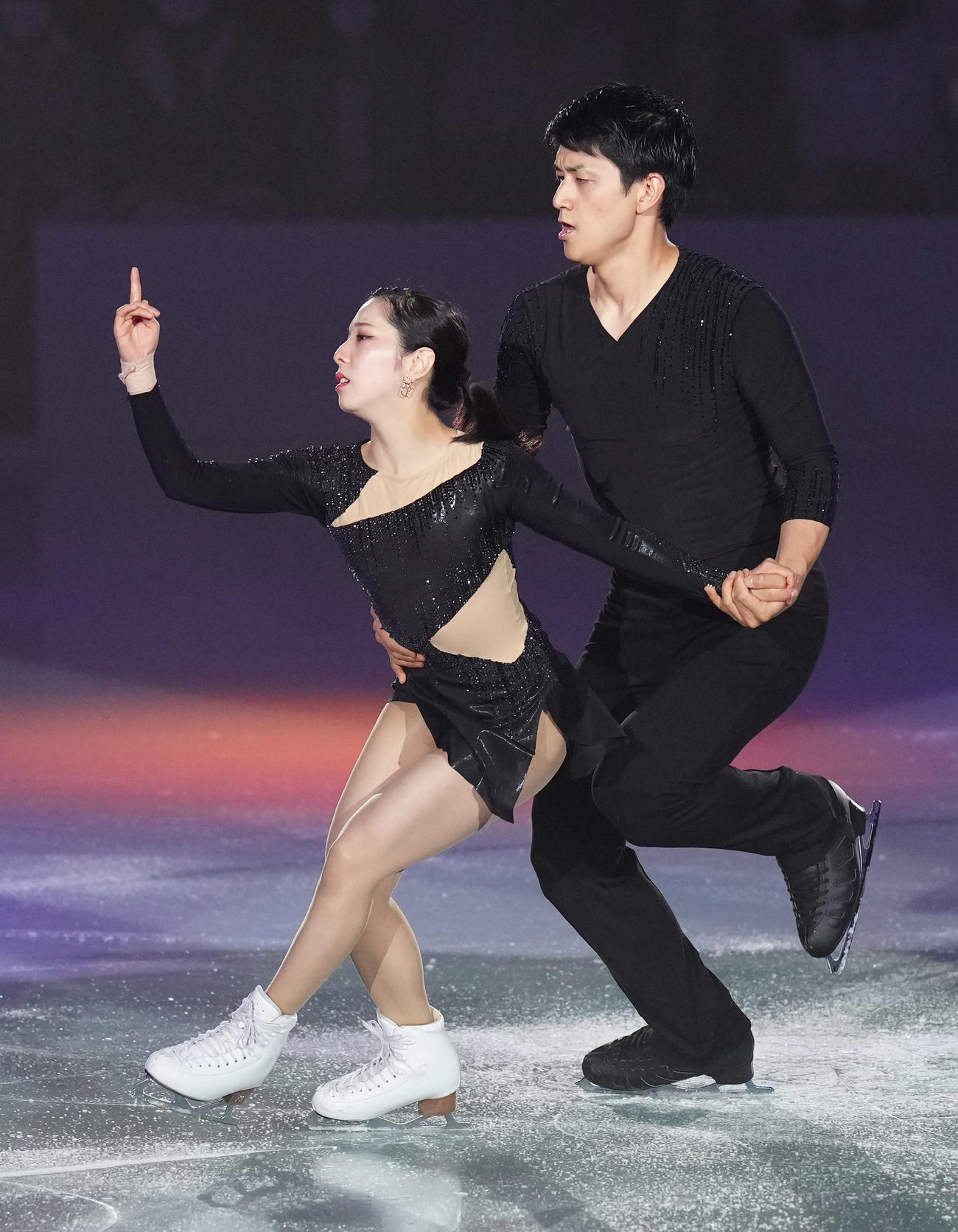 「THE ICE」愛知公演に出演した「りくりゅう」三浦璃来（上）木原龍一組(C)THE ICE 2023