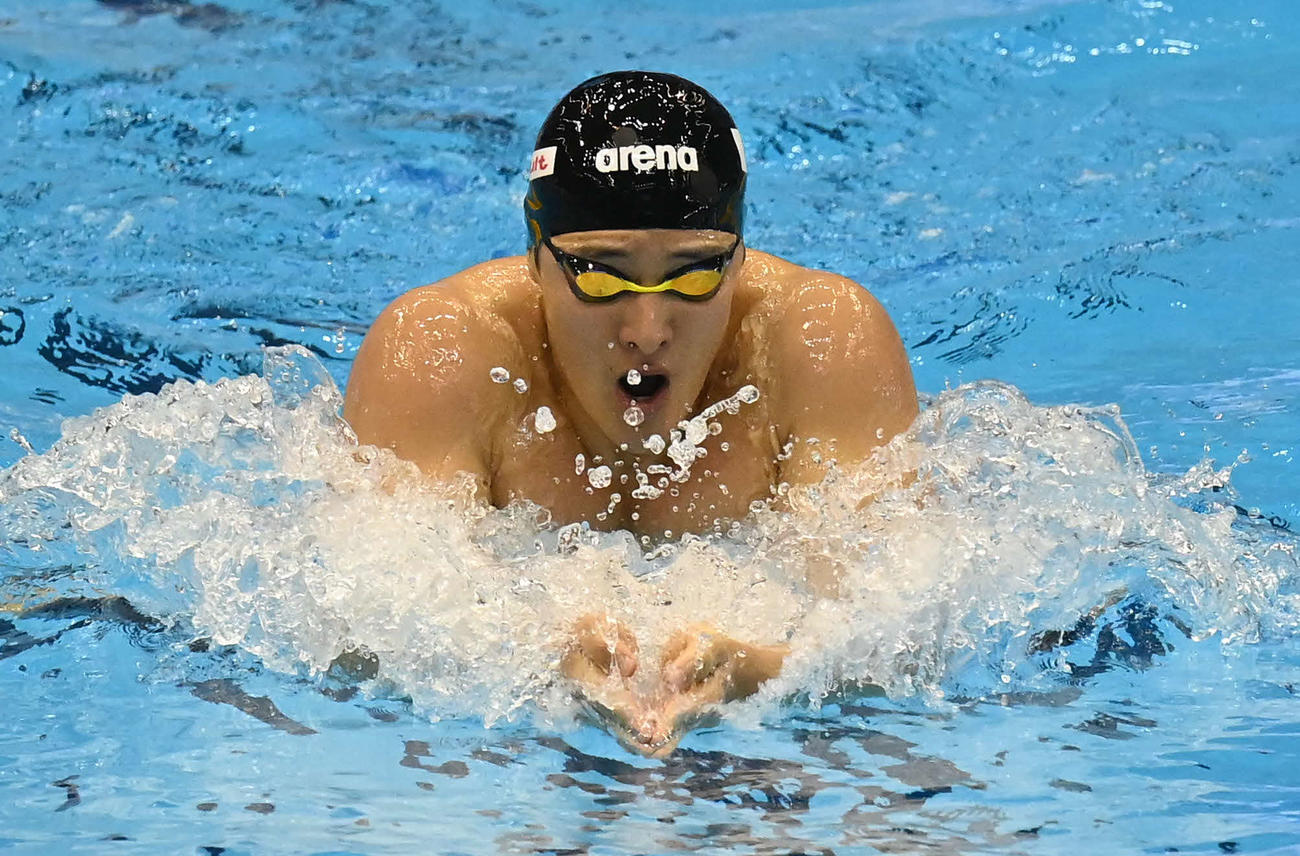 世界水泳2023福岡大会第10日　男子400メートル個人メドレー予選、平泳ぎで泳ぐ瀬戸大也（撮影・岩下翔太）