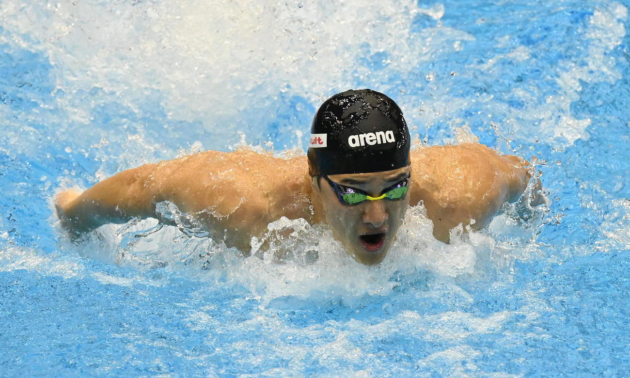 世界水泳2023福岡大会第10日　男子400メートル個人メドレー予選、バタフライで泳ぐ瀬戸大也（撮影・岩下翔太）