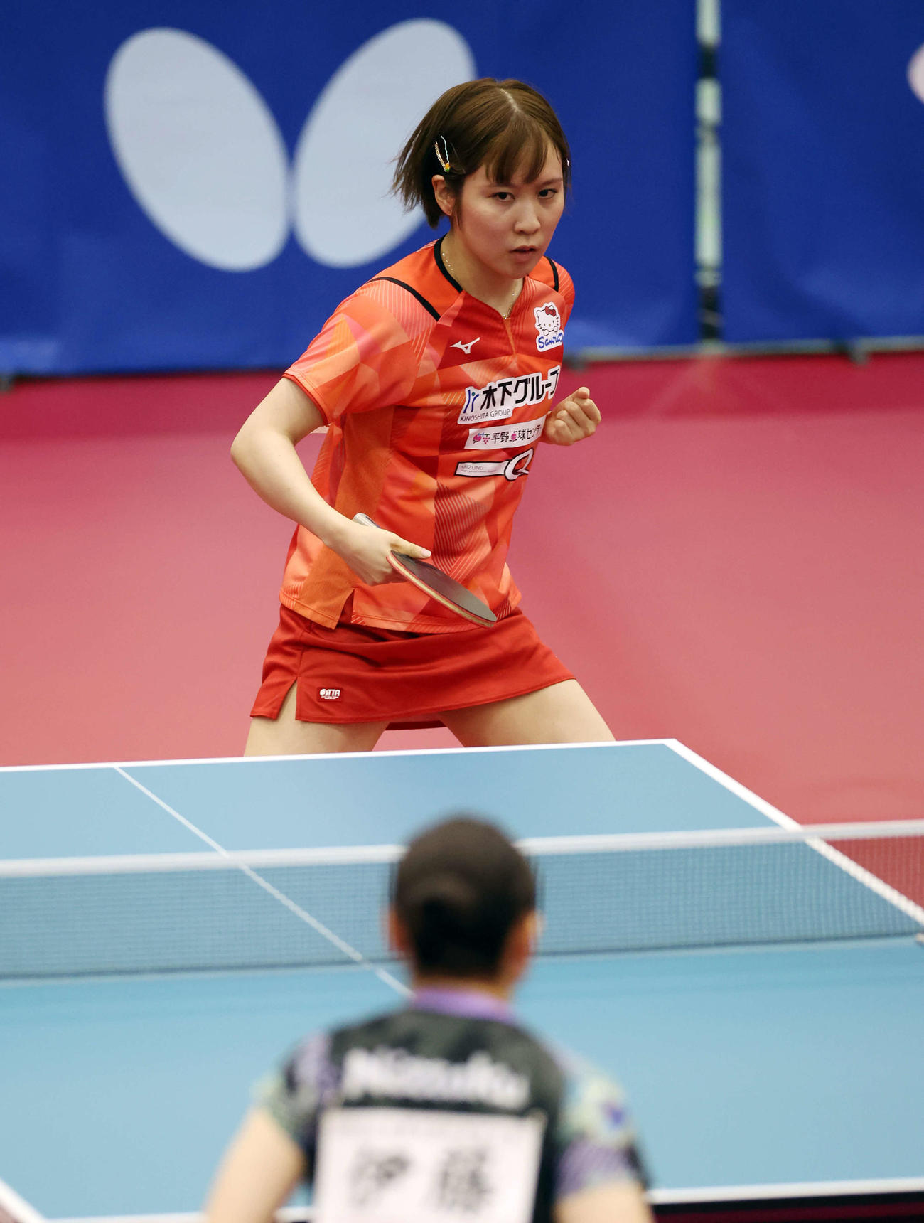 女子シングルス準決勝　ポイントを奪いガッツポーズする平野（撮影・宮地輝）