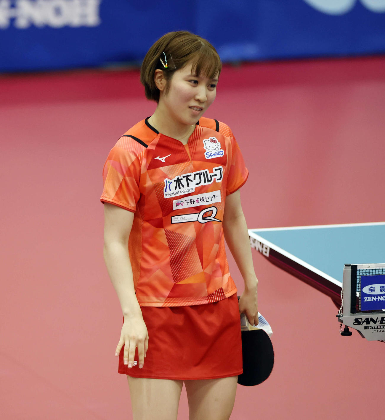 女子シングルス準決勝　敗れて肩を落とす平野（撮影・宮地輝）