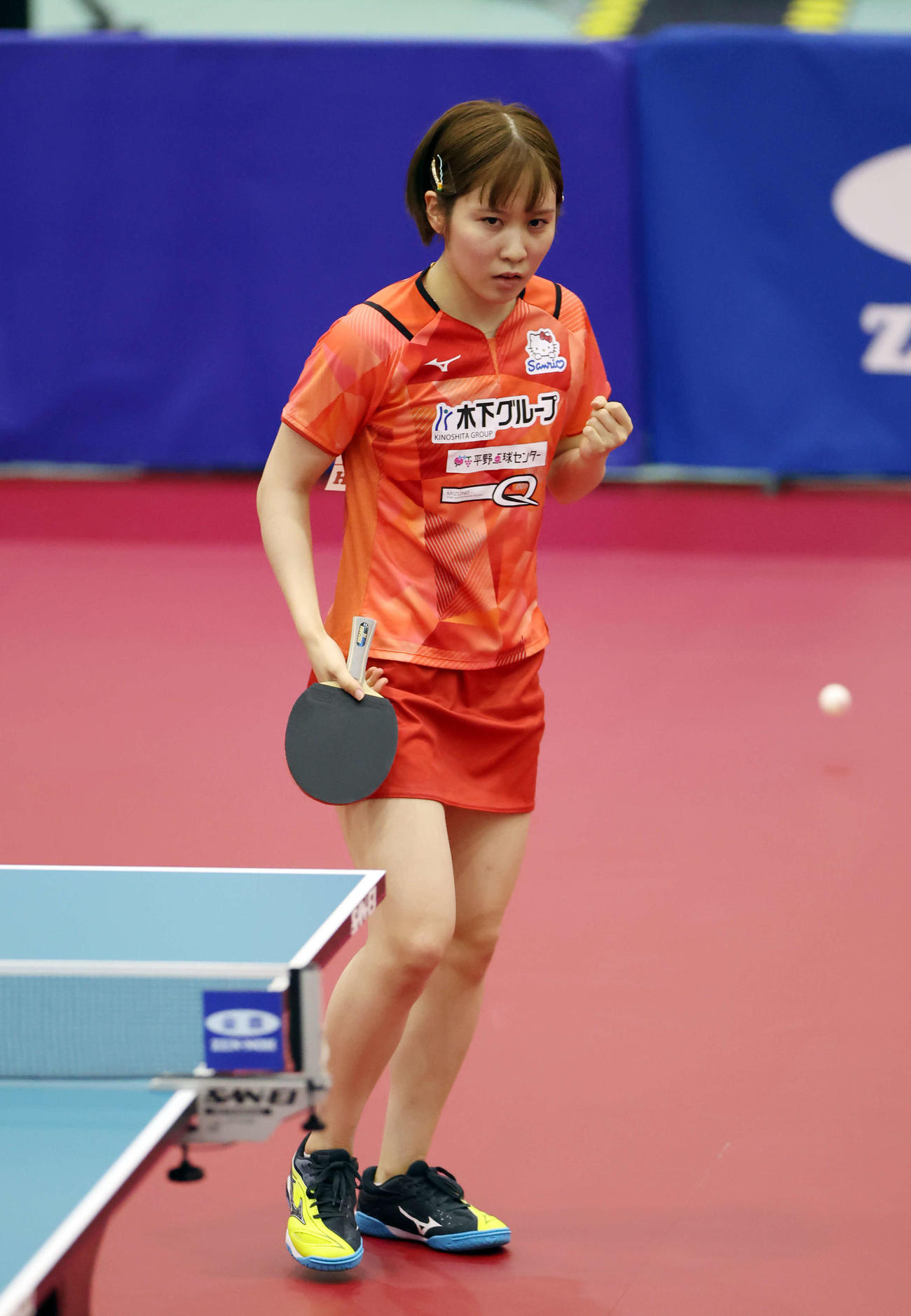 女子シングルス準決勝　ポイントを奪いガッツポーズする平野（撮影・宮地輝）