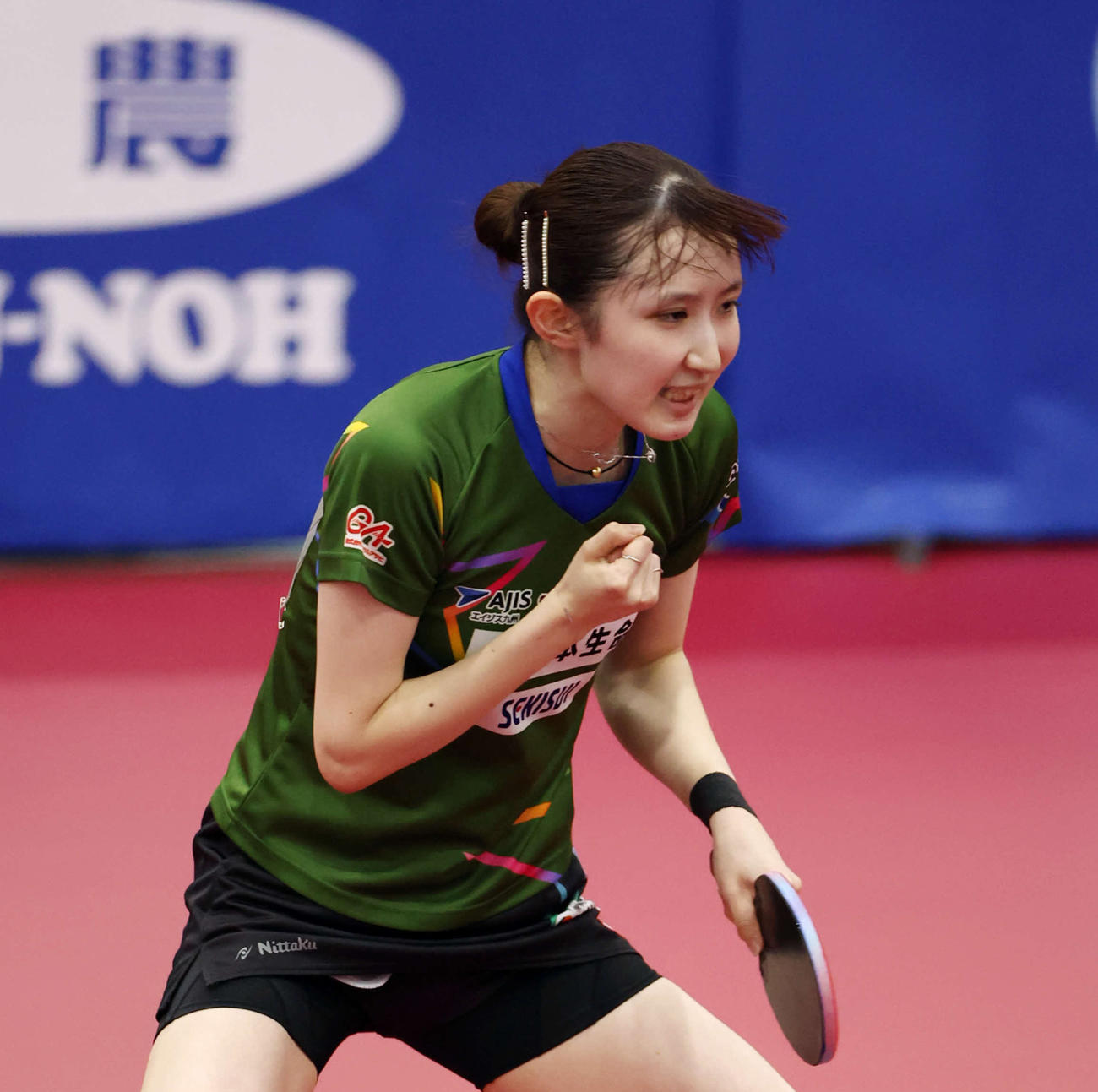 女子シングルス決勝　ポイントを奪いガッツポーズする早田（撮影・宮地輝）