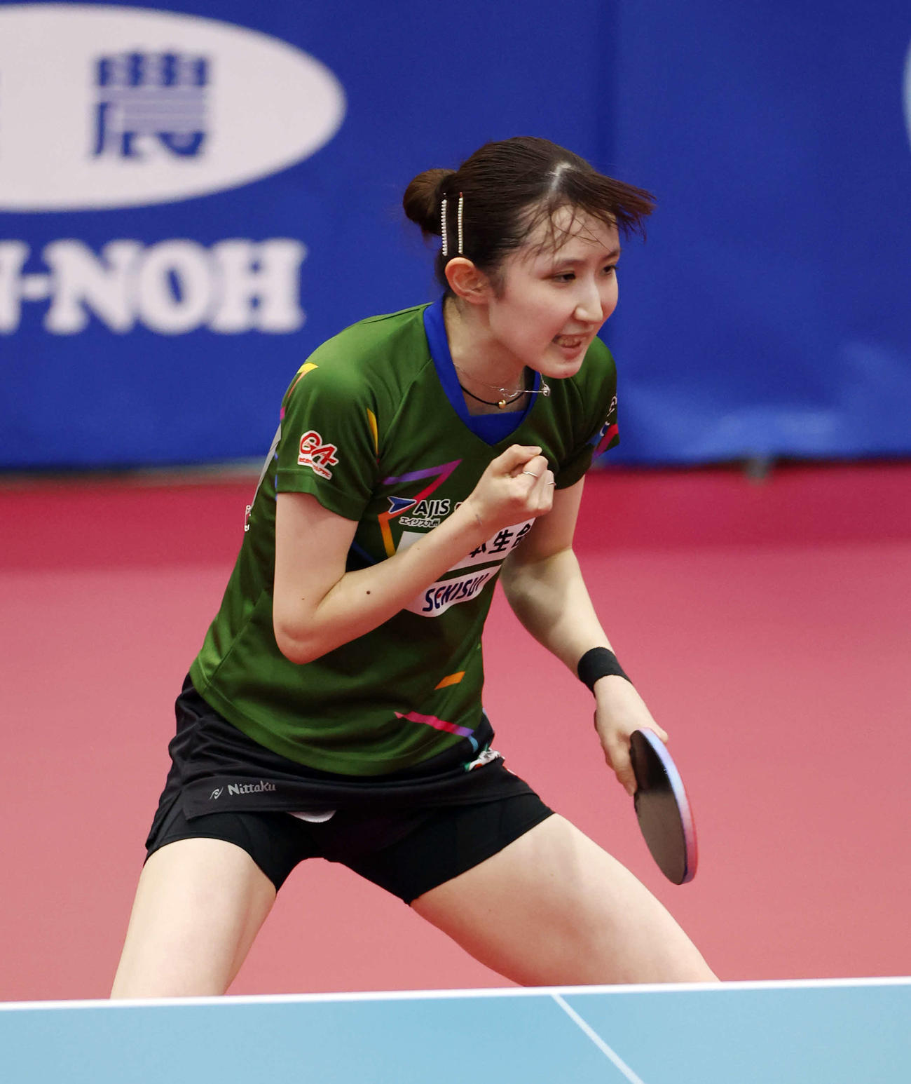女子シングルス決勝　ポイントを奪いガッツポーズする早田（撮影・宮地輝）