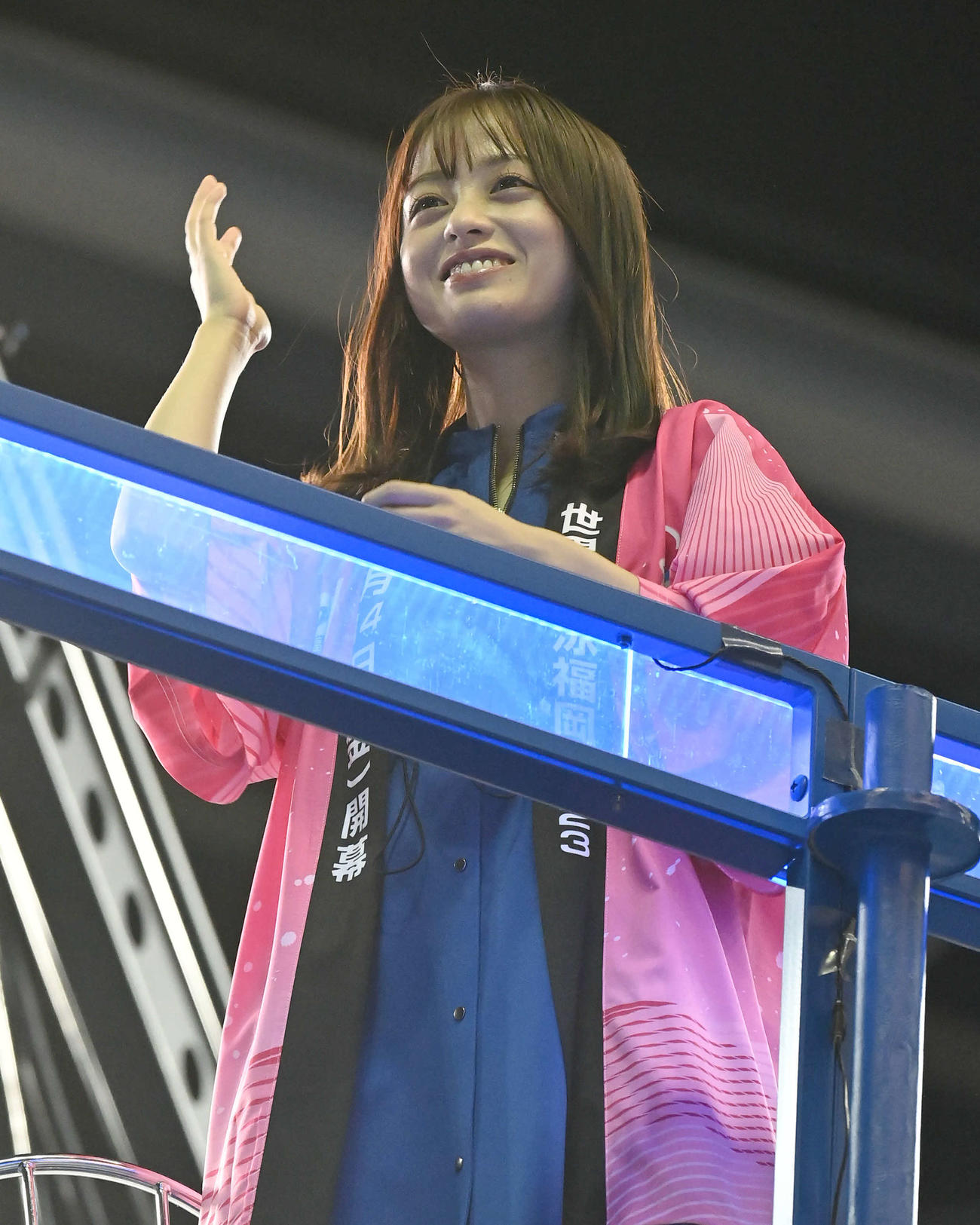 世界水泳2023福岡大会第10日　笑顔を見せる橋本環奈（撮影・岩下翔太）