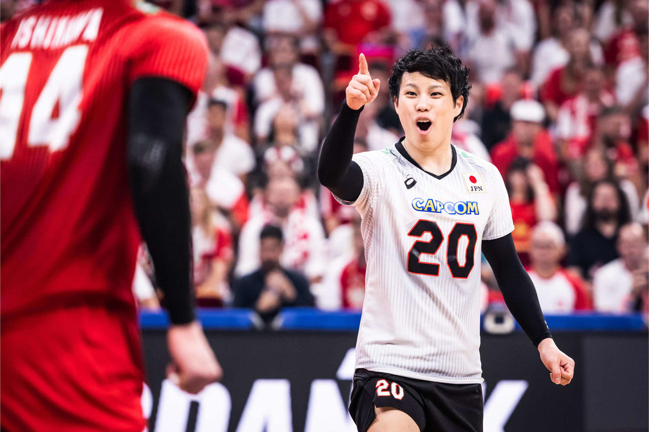 得点を喜ぶ山本（C）FIVB
