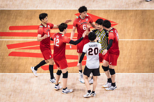 得点を喜ぶ龍神NIPPON（C）FIVB