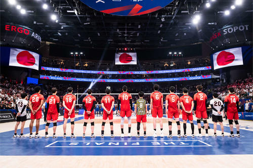 整列する龍神NIPPON（C）FIVB