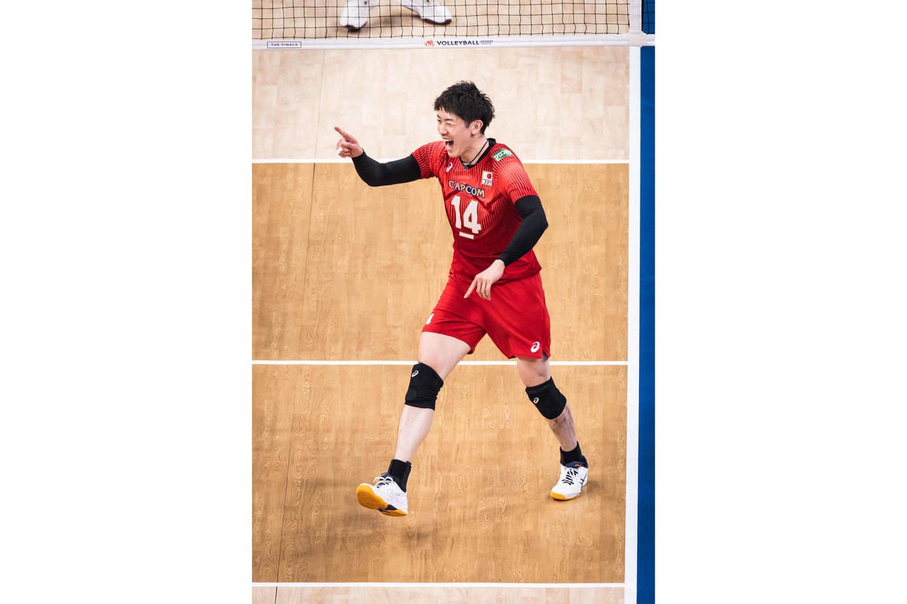 喜ぶ石川（C）FIVB