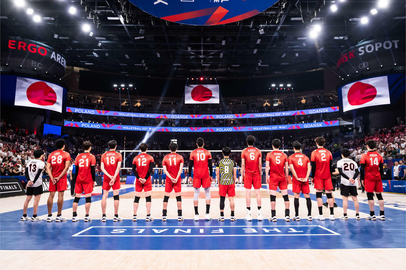 整列する龍神NIPPON（C）FIVB