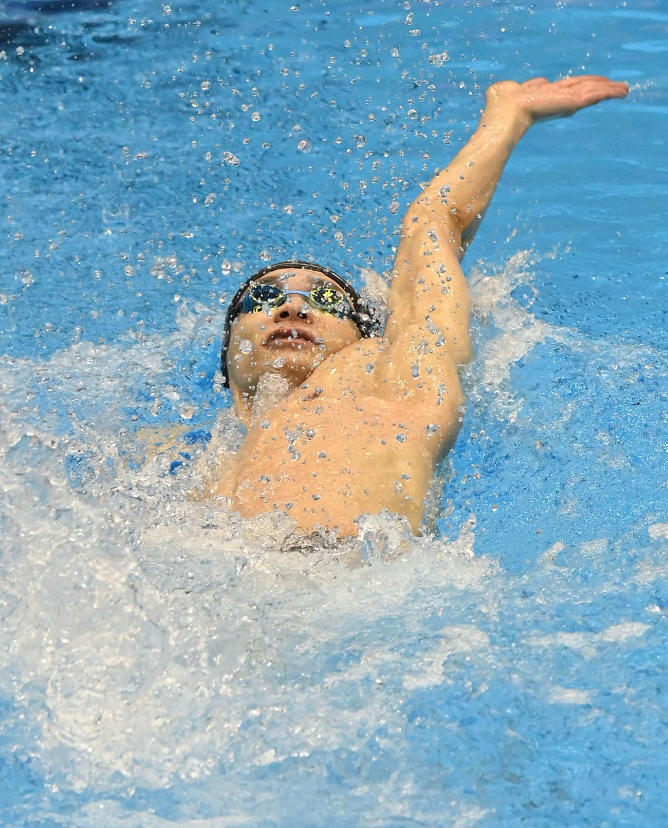 世界水泳2023福岡大会第11日　男子100メートル背泳ぎ予選で力泳する入江陵介（撮影・岩下翔太）