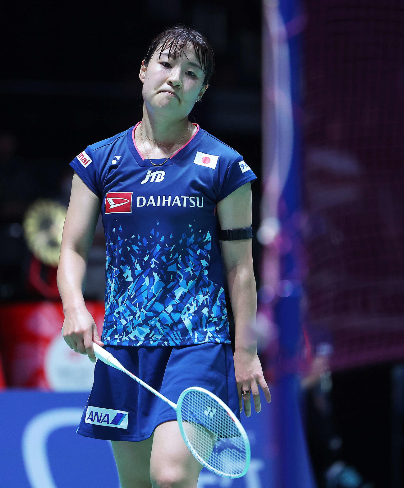 1回戦、ポイントされ浮かない表情を見せる奥原（撮影・河田真司）