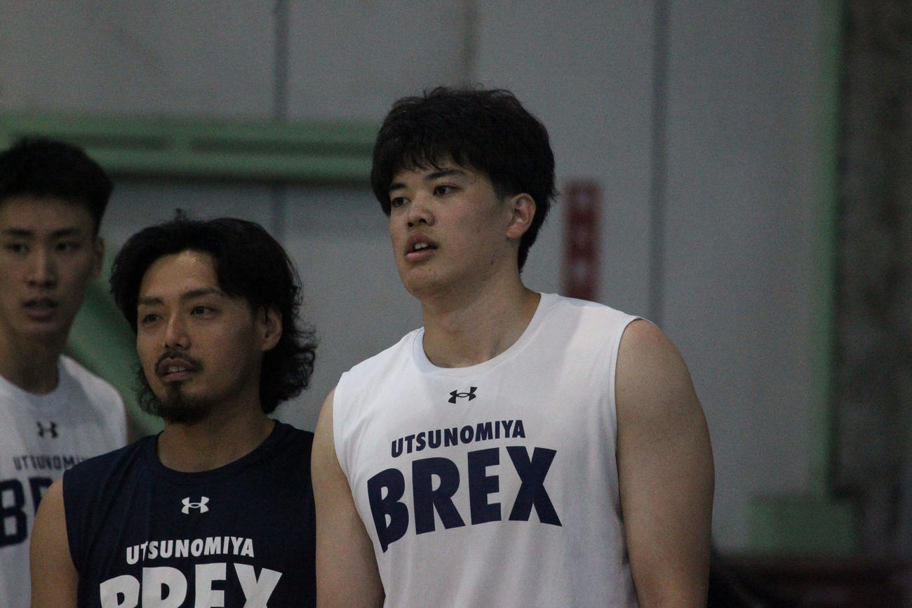 師弟コンビ？　ワークアウト中の宇都宮ブレックス渡邉裕規と村岸航（撮影・沢田啓太郎）
