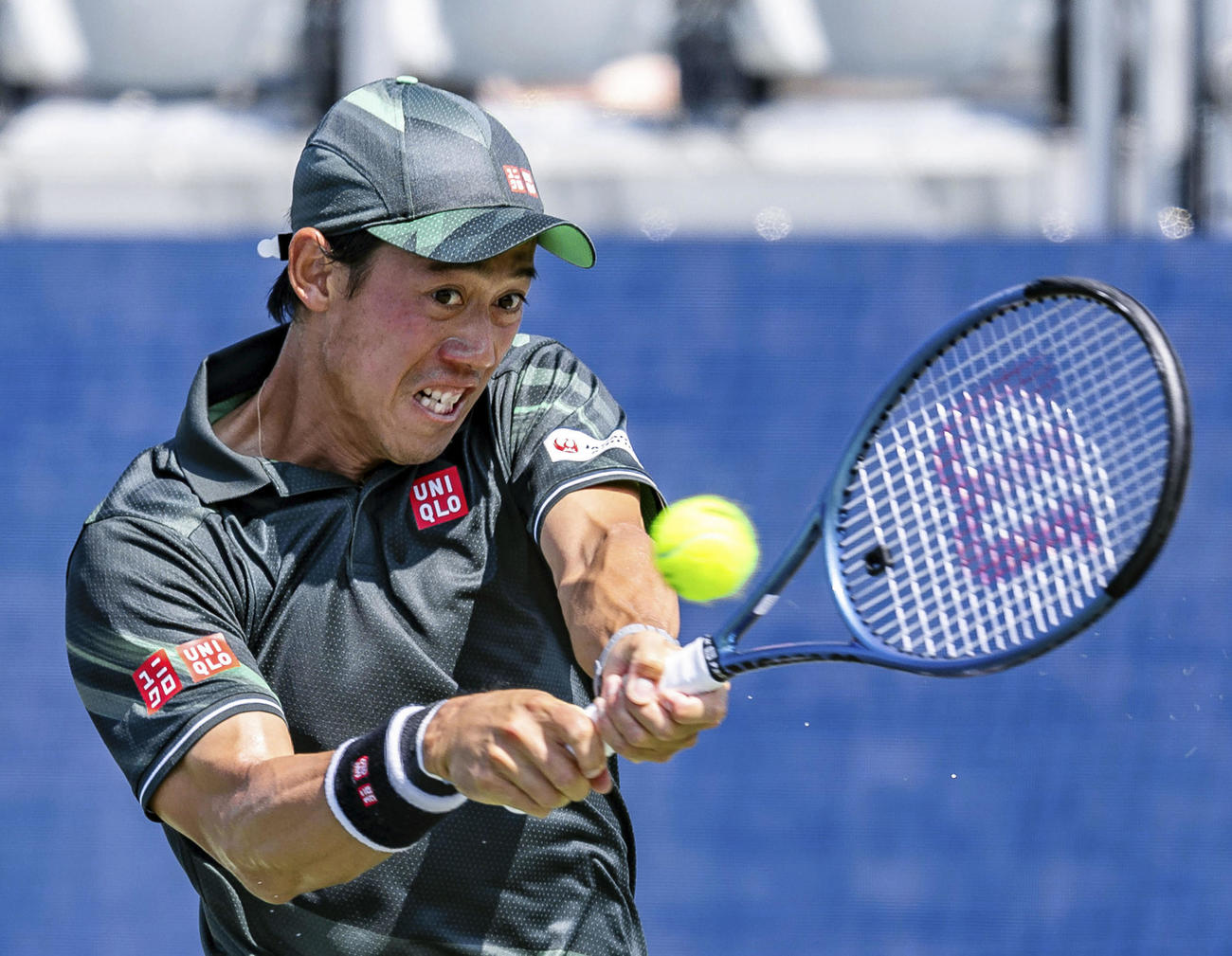 シングルス1回戦でプレーする錦織圭（共同）