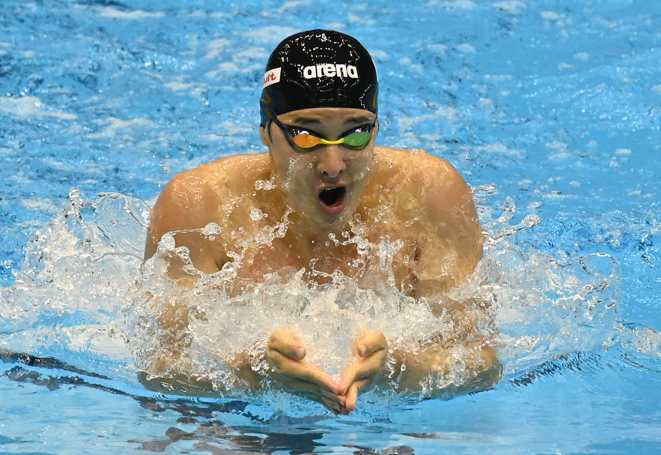 世界水泳2023福岡大会第13日　男子200メートル個人メドレー予選、平泳ぎで力泳する瀬戸大也（撮影・岩下翔太）