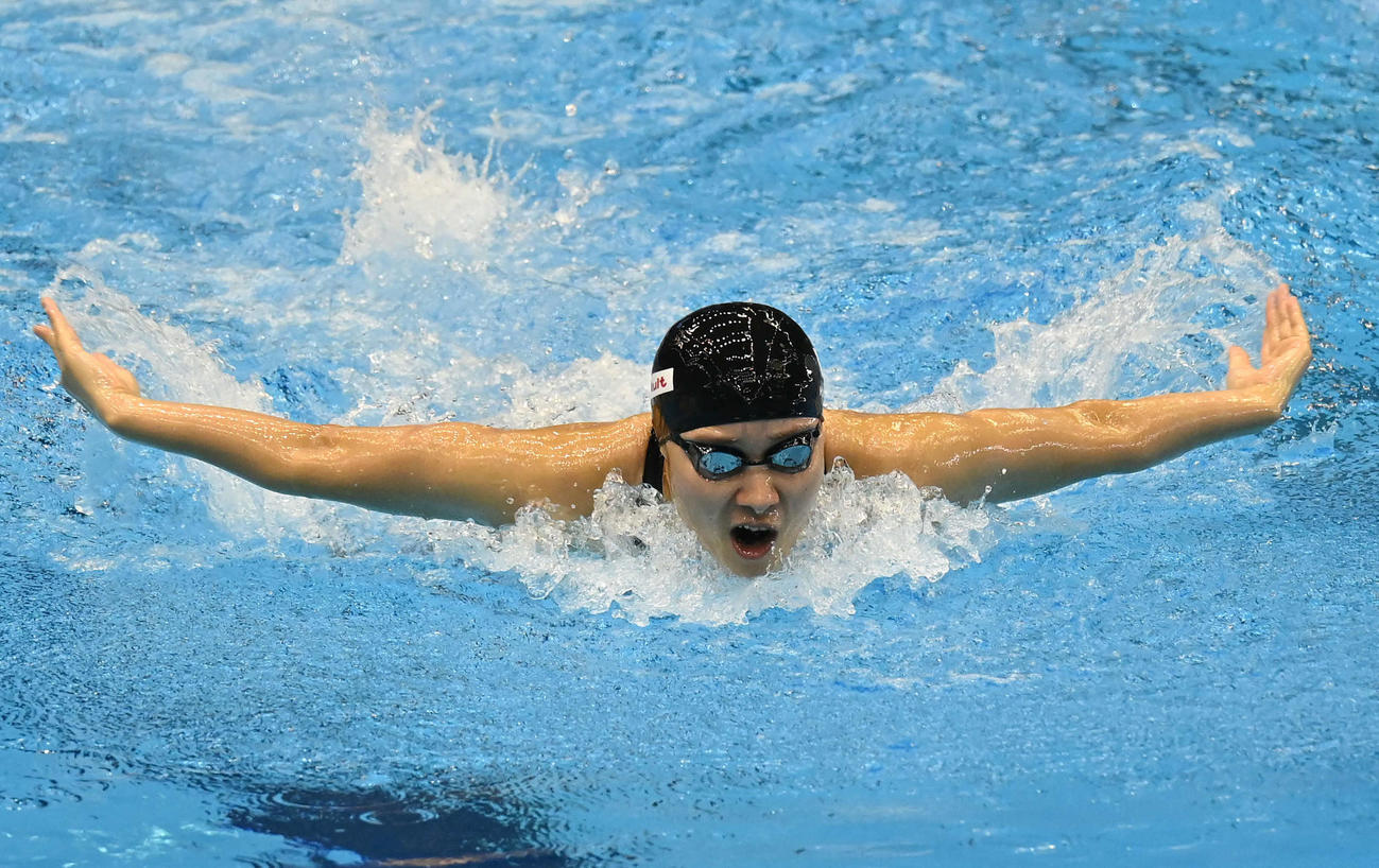 世界水泳2023福岡大会第13日　女子200メートルバタフライ予選で力泳する牧野紘子（撮影・岩下翔太）