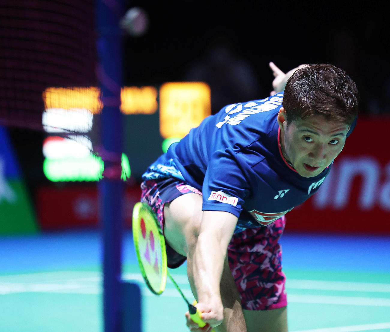 男子シングルス1回戦　シャトルを返す常山（撮影・河田真司）